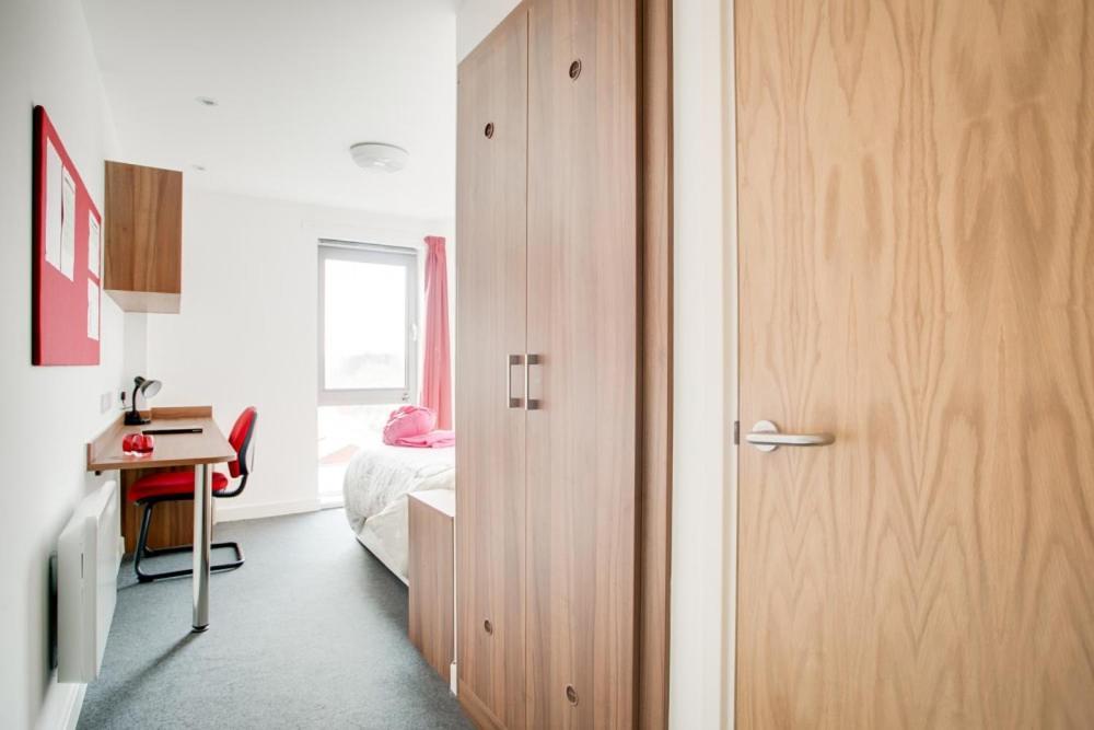 Zeni Ensuite, In Birmingham
